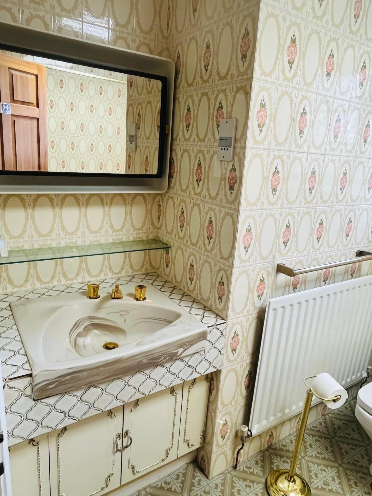 Unwind In Comfort At Cosy Caradus Your 4 Bedroom Home Sweet Home! Birmingham Exterior foto